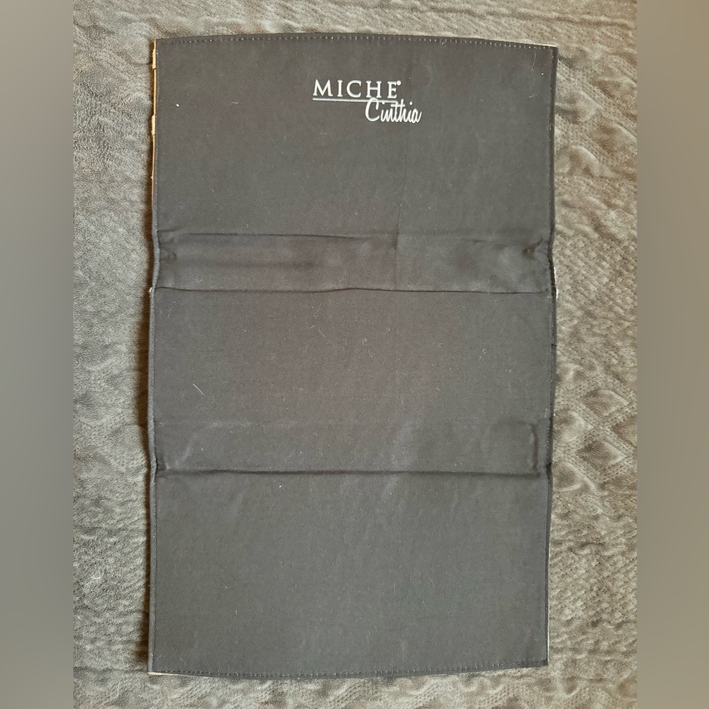 🩶 Miche "𝒞𝒾𝓃𝓉𝒽𝒾𝒶" Classic Purse Shell ✨ - Picture 3 of 4